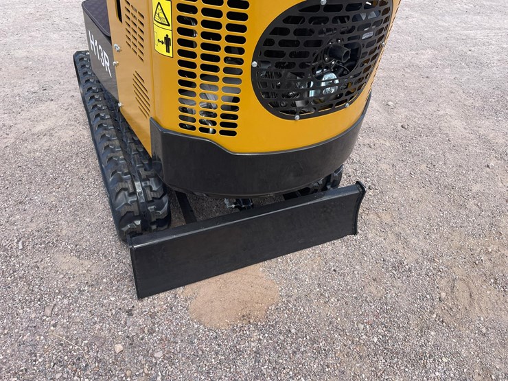 #2650-•-unused-cfg-mini-excavator-image-40