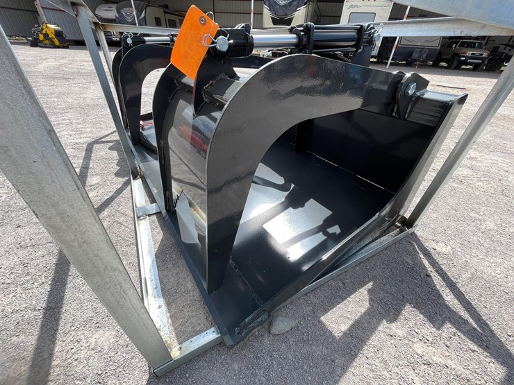#2762-•-unused-2026-wolverine-skid-steer-grapple-bucket-attachment-image-2
