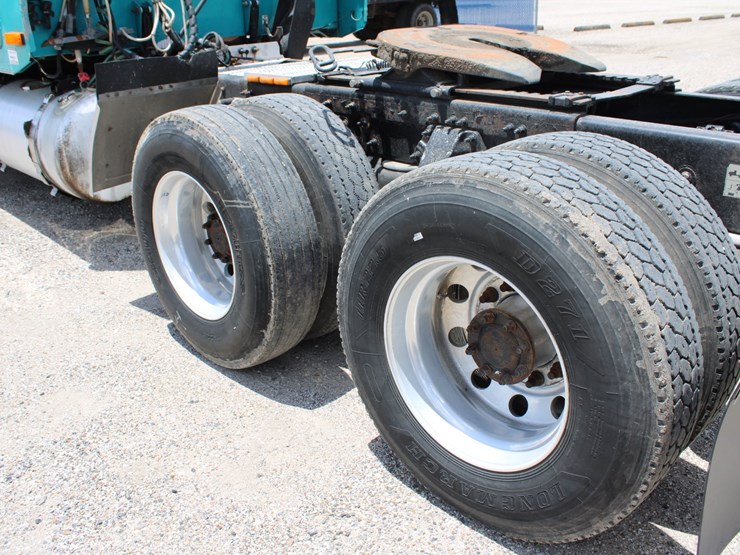 2010-peterbilt-386-image-7