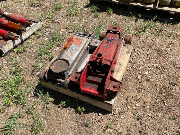 #7433-•-(2)-floor-jacks-(antigo,-wi)-image-1