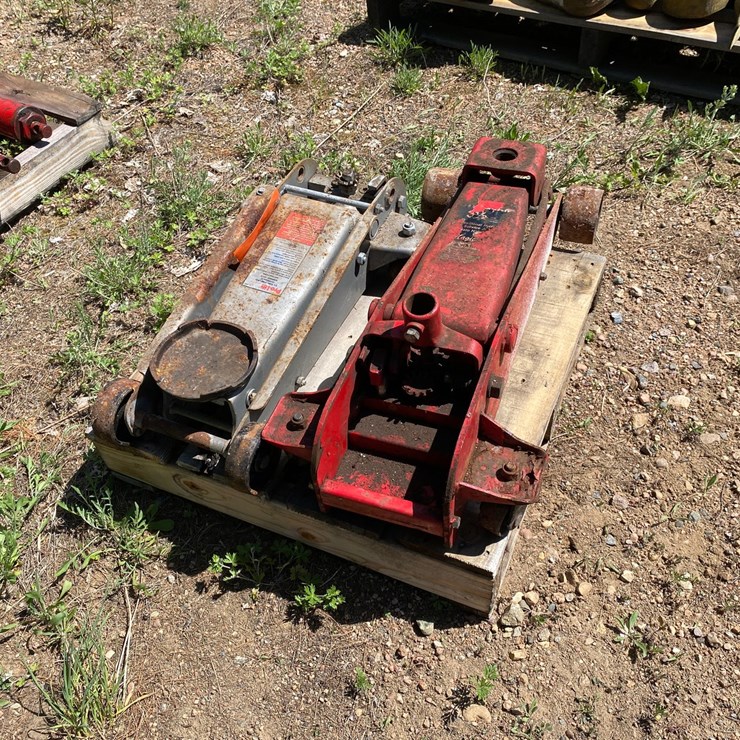 #7433 • (2) Floor Jacks (Antigo, WI)