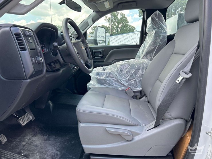 2024-chevrolet-silverado-5500hd-image-12