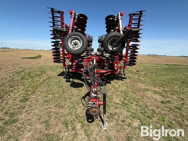2011-case-ih-330-image-2