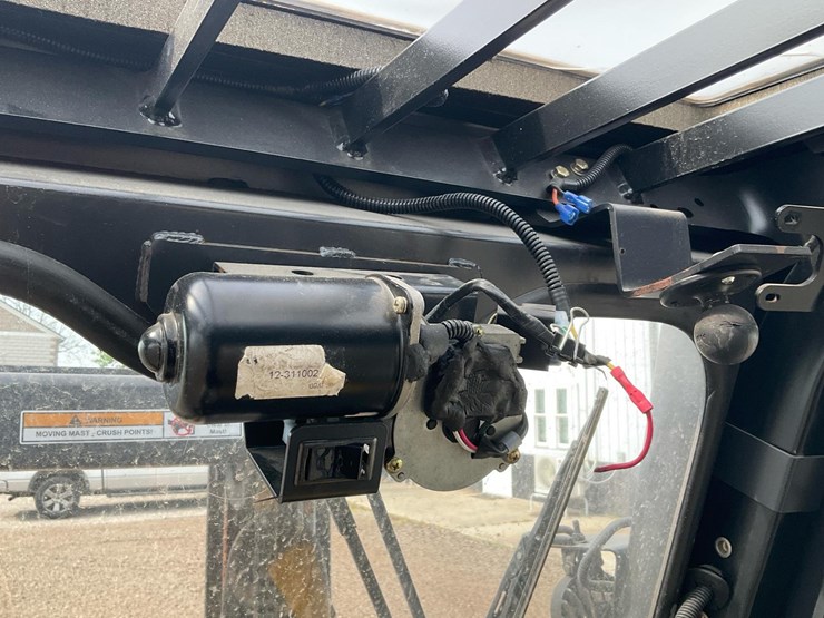 #1358-•-2017-yale-electric-forklift-image-26