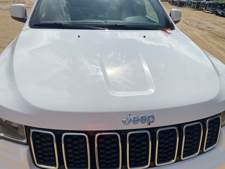 2017-jeep-grand-cherokee-laredo-image-22