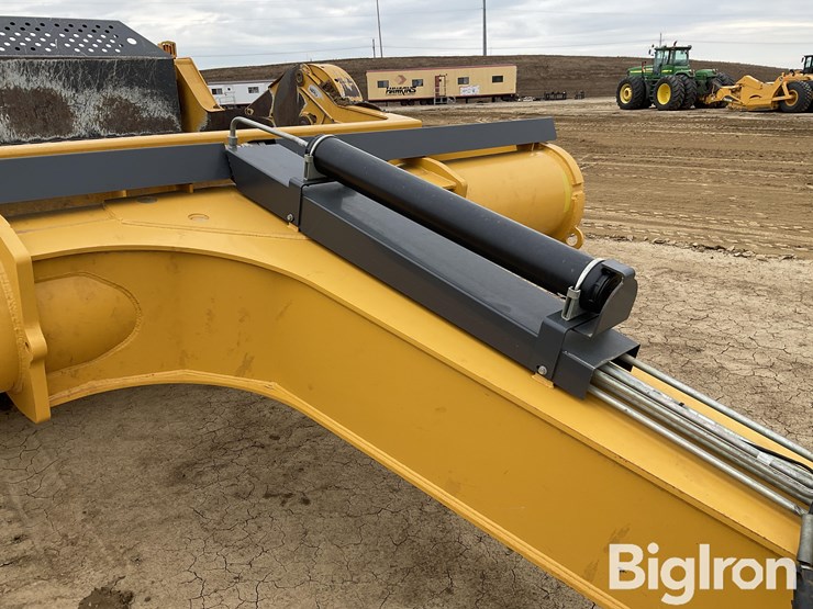 2020-deere-2412e-image-16