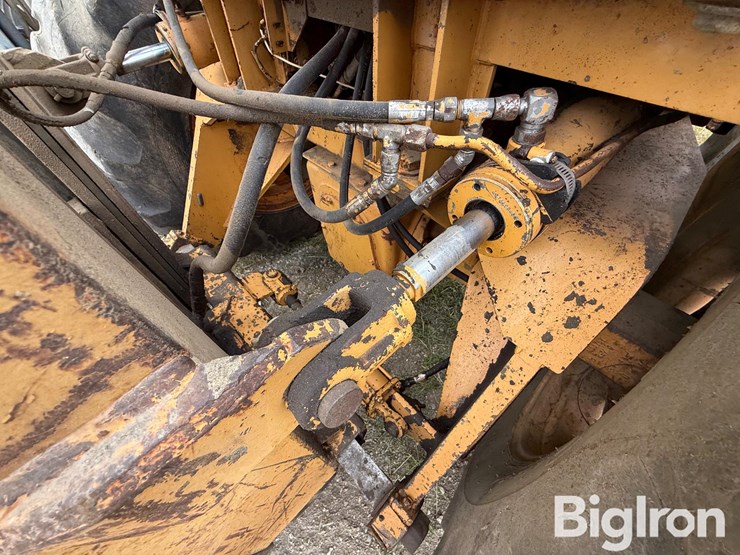 case-585d-construction-king-rough-terrain-forklift-image-14