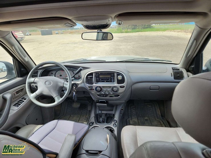2002-toyota-sequoia-limited-image-18