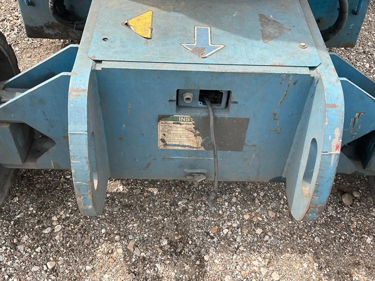 #1250-•-2006-genie-boom-lift-image-13