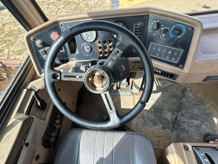 caterpillar-d250e-image-46