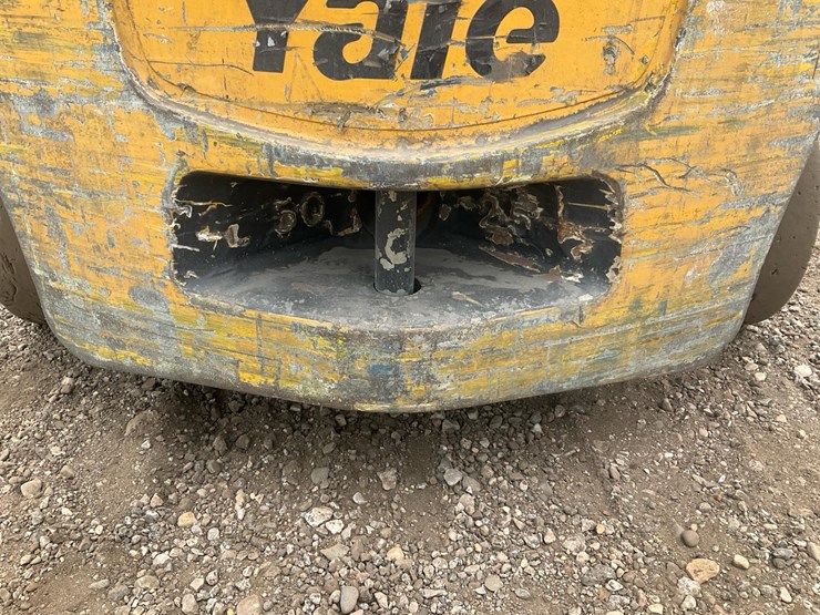 #1359-•-2010-yale-forklift-image-19