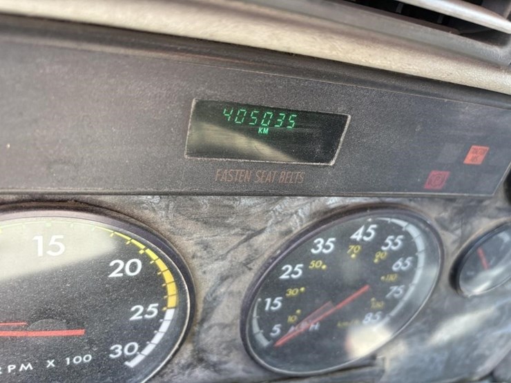 l2--2001-freightliner-columbia-image-26