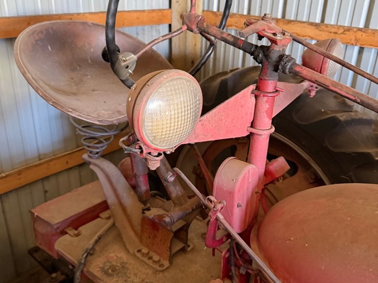ihc-h-tractor,-narrow-front-image-17