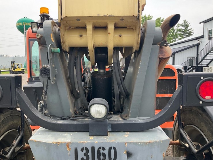 2010-jlg-g12-55a-image-20