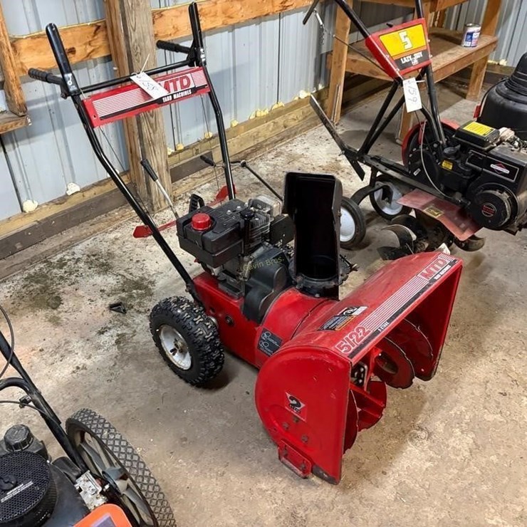 MTD Yard Machines 5/22 Snowblower