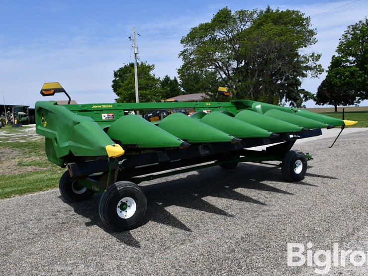 2025-john-deere-6-image-3