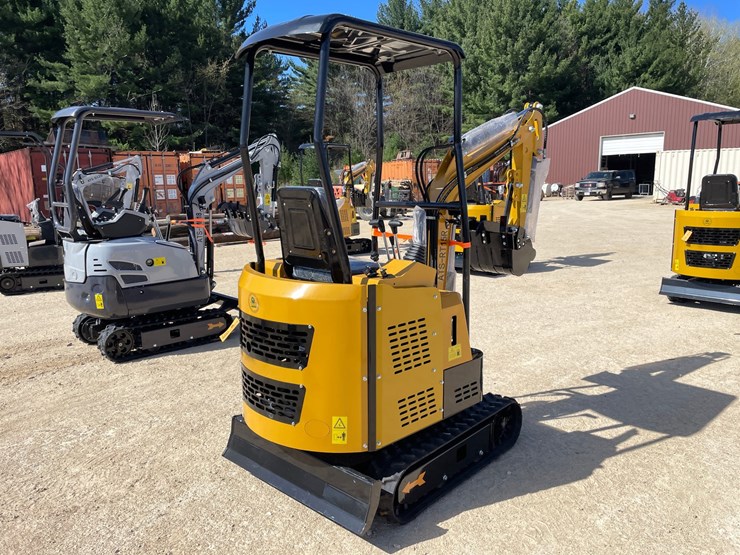 #1103-•-new-ats-rt15r-mini-excavator-image-3