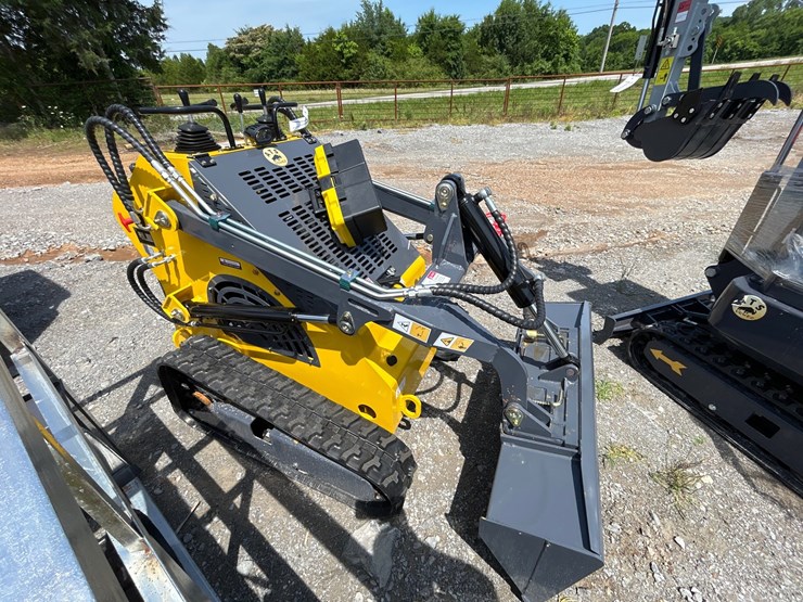 #71-•-2026-ats-t460-mini-skid-steer-image-3