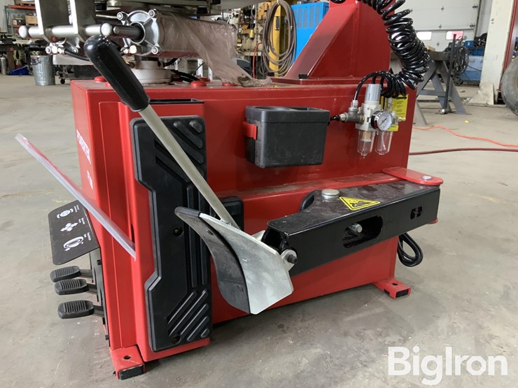 2026-massey-ferguson-730-image-15