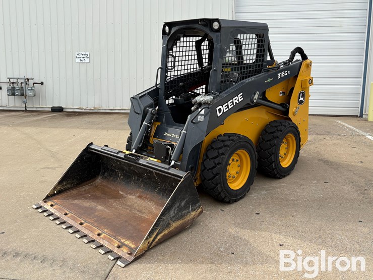 2018-deere-316gr-image-1