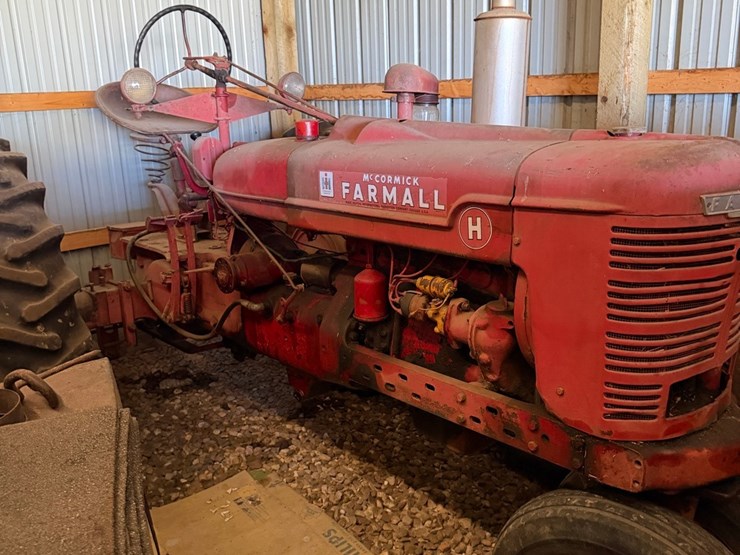 ihc-h-tractor,-narrow-front-image-23