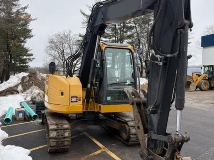 2011-deere-75d-image-3