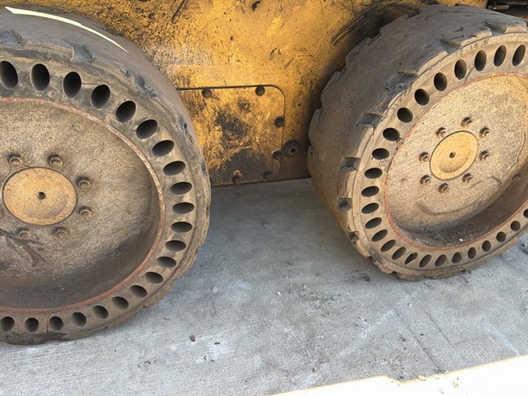 #1154-•-2010-john-deere318d-skid-steer-image-23