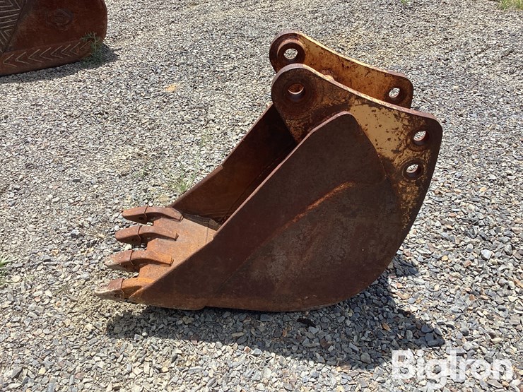 17.5”-excavator-bucket-image-8