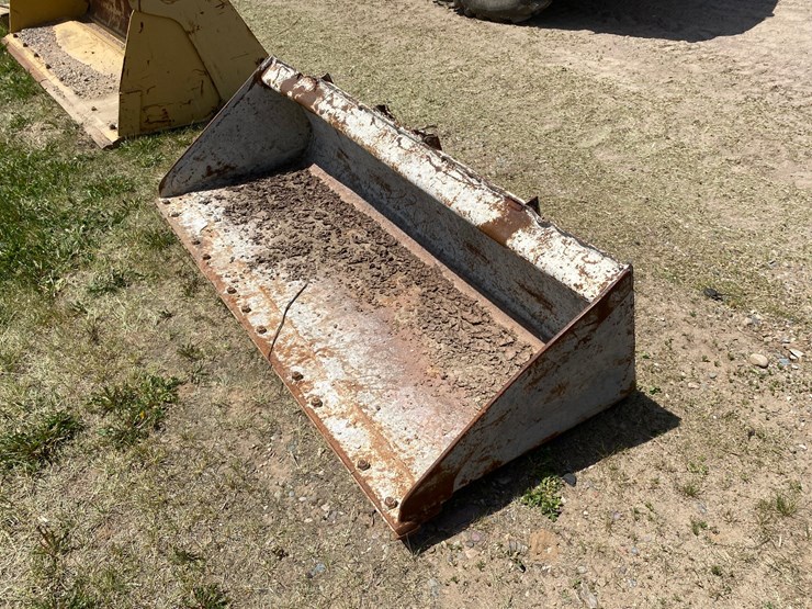 #7077-•-72"-skid-steer-bucket-(deerbrook,-wi)-image-11