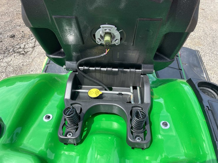 2021-john-deere-x350-image-18