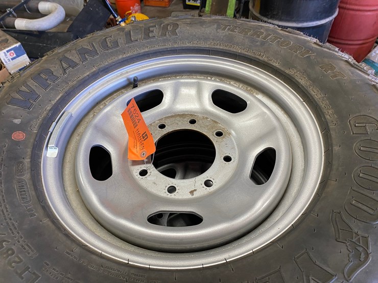 #7524-•-set-of-(4)-tires-on-steel-rims-(antigo,-wi)-image-4