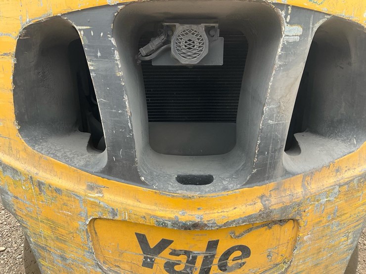 #1359-•-2010-yale-forklift-image-9