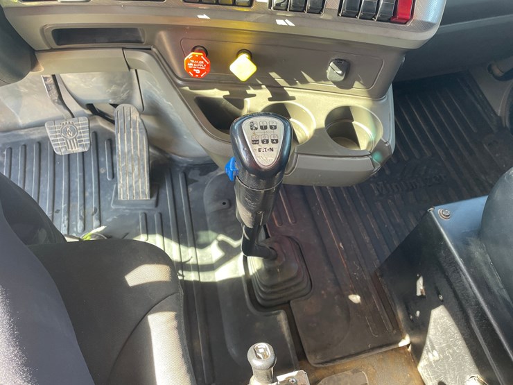 2019-kenworth-t880-image-49