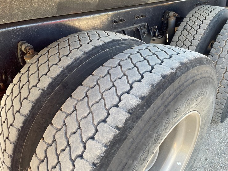 2019-kenworth-t880-image-16