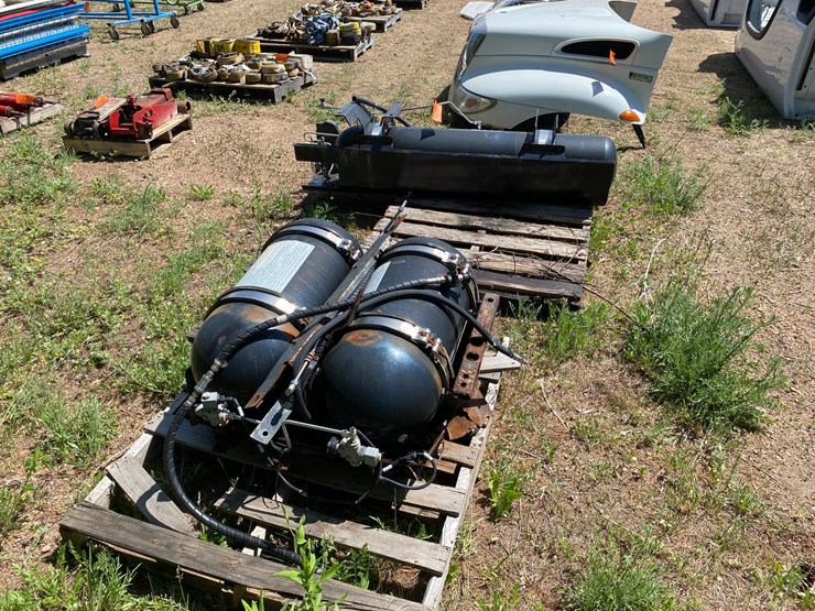 #7419-•-(2)-cng-fuel-tanks-(antigo,-wi)-image-4