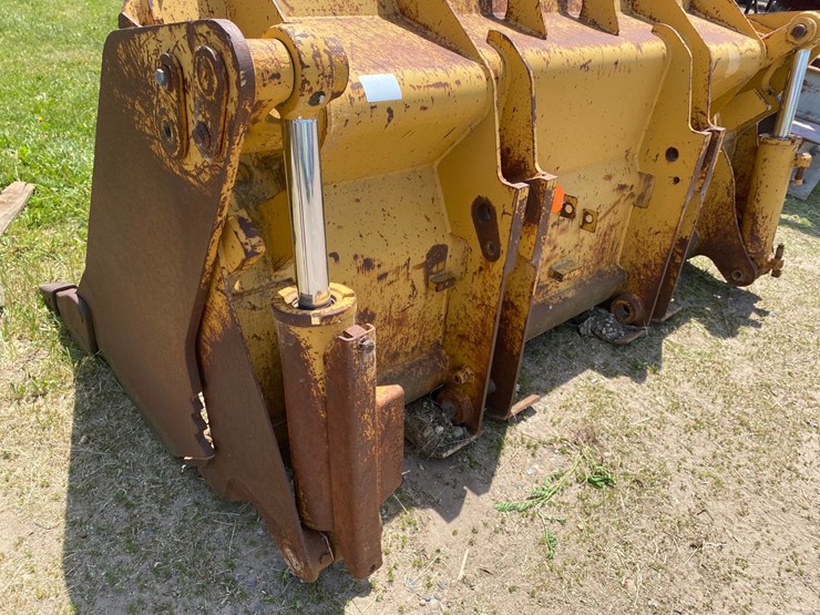 #7075-•-88"-4-in-1-loader-backhoe-bucket-(deerbrook,-wi)-image-16