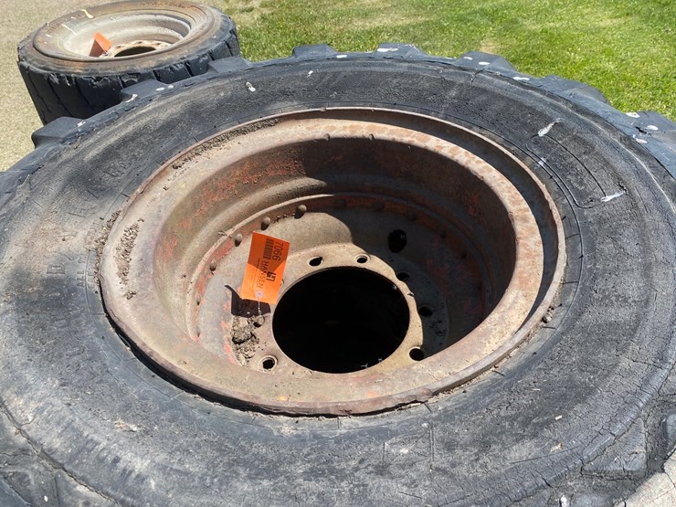 #7066-•-(4)-14.00-20-equipment-tires-on-rims-(deerbrook,-wi)-image-4