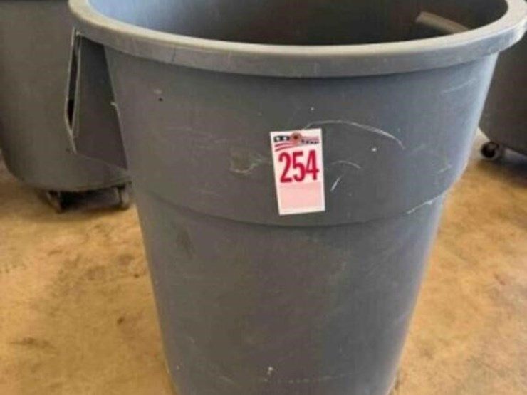 55-gallon-plastic-trash-can-image-1