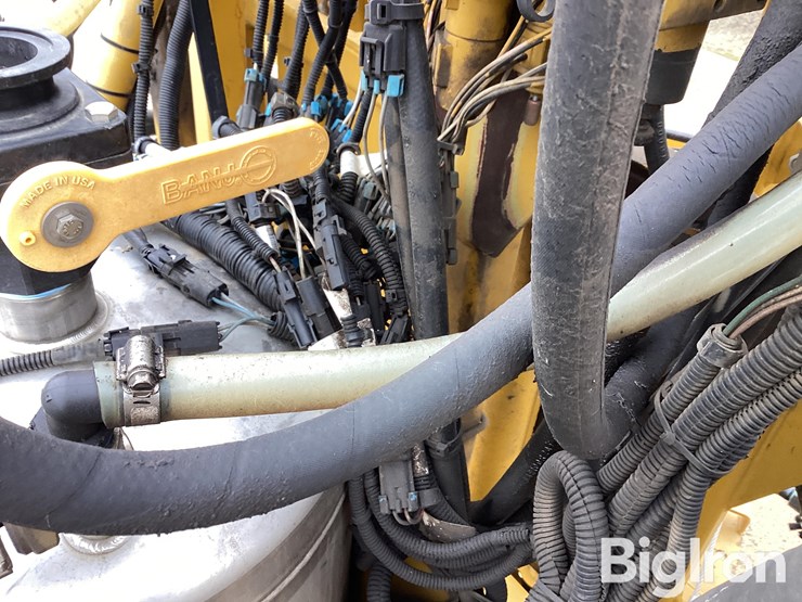 2001-ag-chem-rogator-854-self-propelled-sprayer-image-18