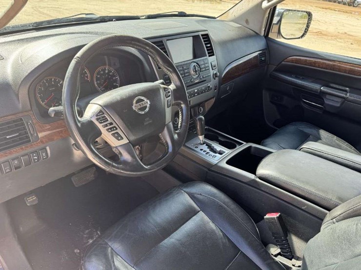 2014-nissan-armada-image-11