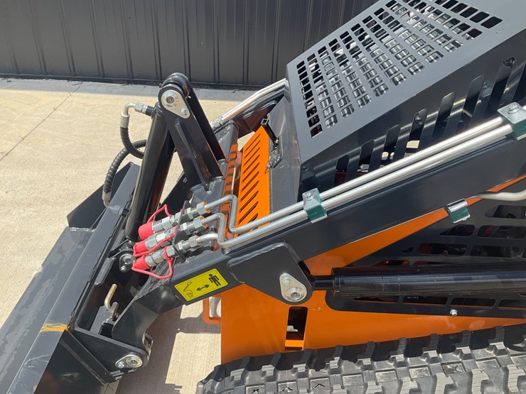 #1001-•-unused-landhero-mini-skid-steer-loader-image-10