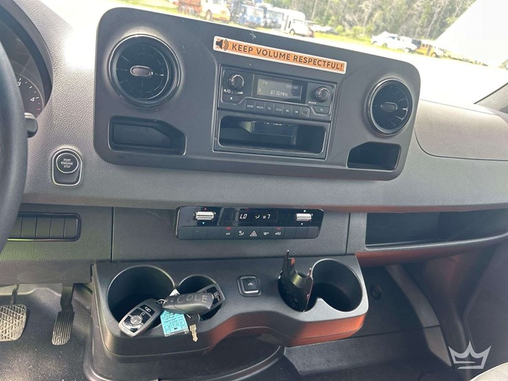 2021-mercedes-benz-sprinter-4500-image-13