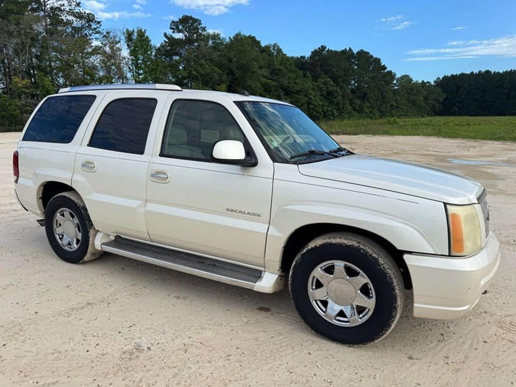 2005-cadillac-escalade-image-2