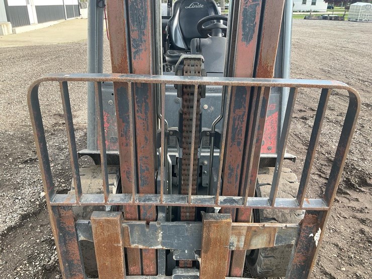 #1351-•-2015-linde-h35-evo-forklift-image-23