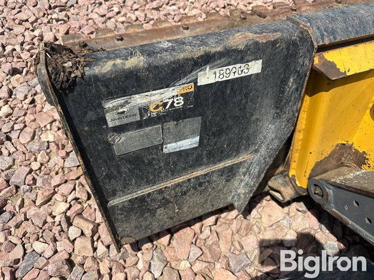 2017-deere-323e-image-11