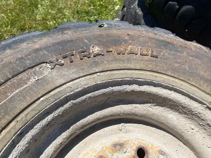 #7067-•-(4)-12-16.5-skid-steer-tires-on-rims-(deerbrook,-wi)-image-5