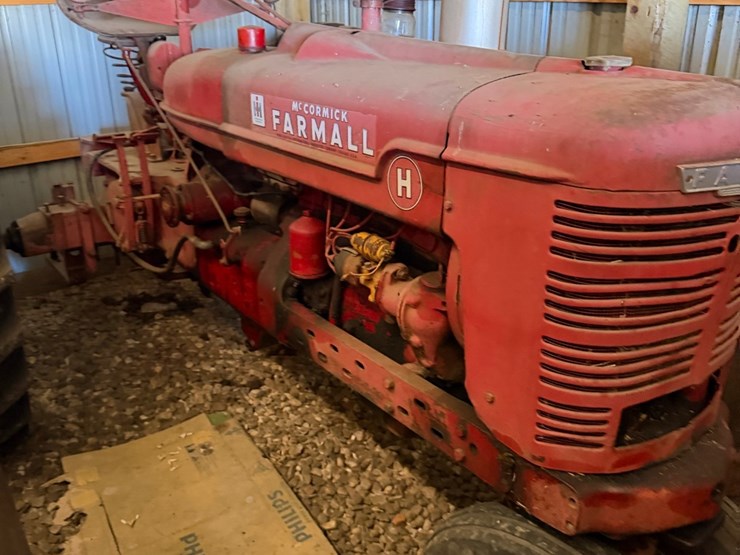 ihc-h-tractor,-narrow-front-image-14