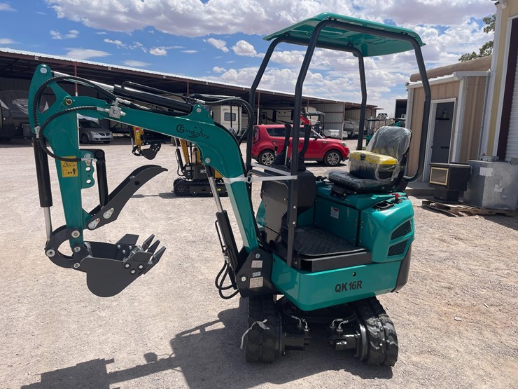 #2660-•-unused-cfg-mini-excavator-image-1
