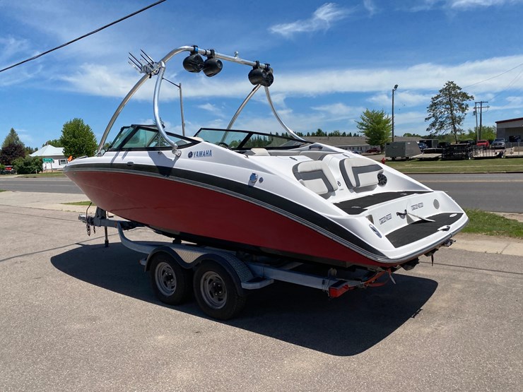 #7032-•-2014-yamaha-212ss-boat-with-trailer-(has-title)-(antigo,-wi)-image-8