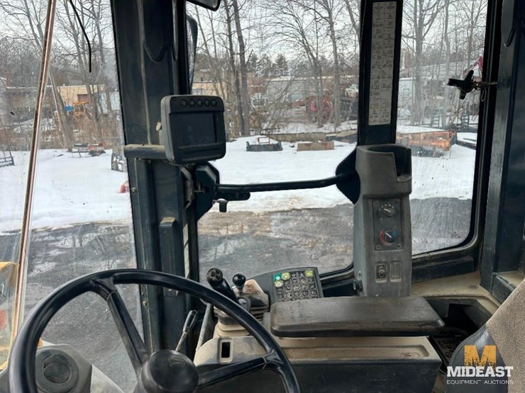 2009-deere-644k-image-23